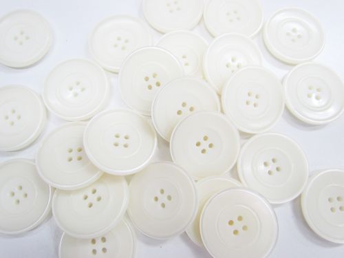 Great value 32mm Large Cream Fashion Button FB169 available to order online Australia