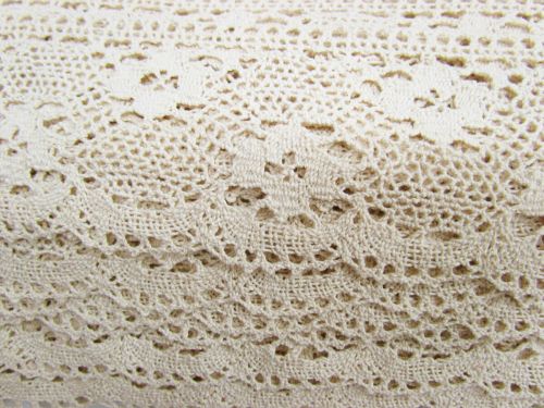 Great value 20m Roll of 90mm Free Spirit Cotton Lace Trim #264 available to order online Australia