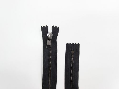 Great value 45cm Single Slider Metal Zip- Black #TRW111 available to order online Australia