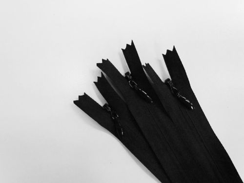 Great value 18cm Heavy Duty Invisible Zip 3 Pack- Black- ZP12 available to order online Australia