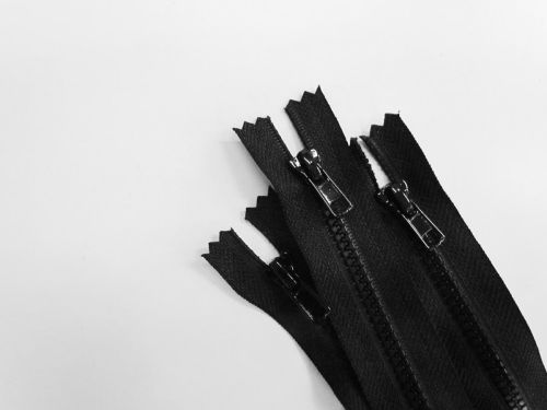 Great value 30cm Chunky Zip 3 Pack- Black- ZP37 available to order online Australia